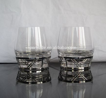 คุณภาพ Retro Style Metal Base Rock Glass Handmade Whiskey Glass , Crystal Whisky Glasses โรงงาน