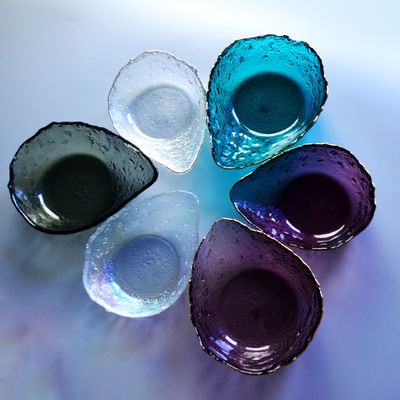 คุณภาพ Irregular shaped Colored Creative Glass Charger Plates โรงงาน