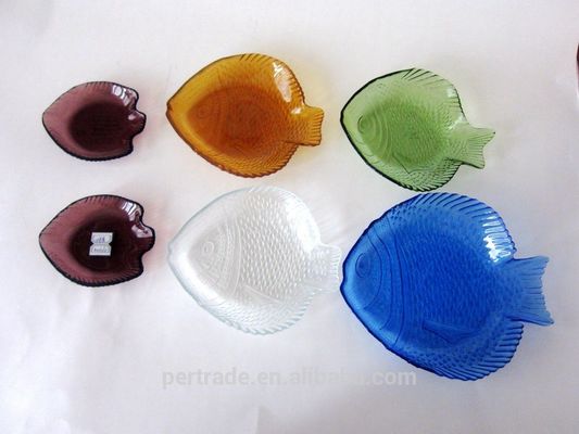 คุณภาพ Fish Shaped Embossed Colorful Glass Charger Plates โรงงาน