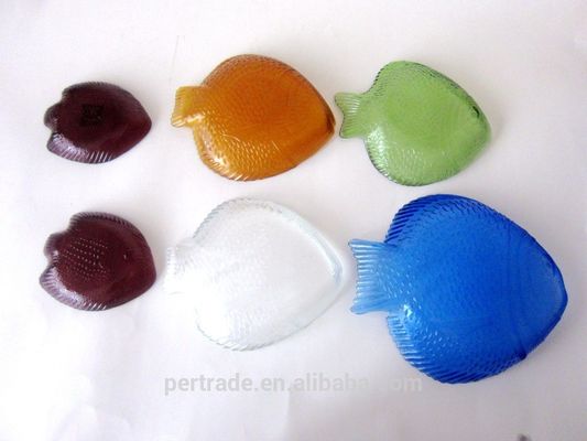 คุณภาพ Fish Shaped Embossed Colorful Glass Charger Plates โรงงาน