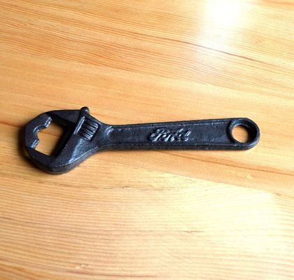 คุณภาพ Spanner Shape Cast Iron Bottle Opener โรงงาน