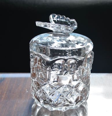 คุณภาพ Butterfly Embossed Creative Crystal Glass Storage Jars โรงงาน
